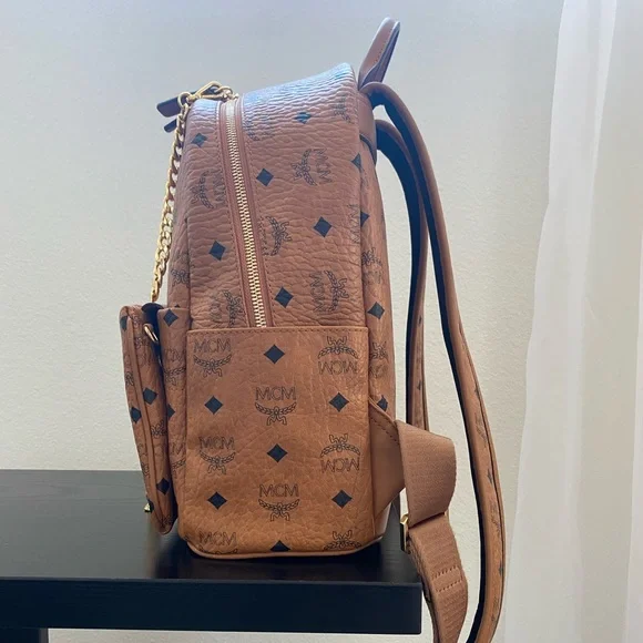 MCM Medium Backpack with detachable wristlet - Picture 2 of 2